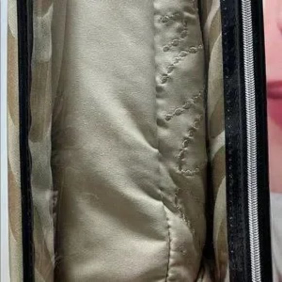 BNIB INC Sierra 4 pc comforter cover set Gold Beige Queen size - Picture 5 of 7